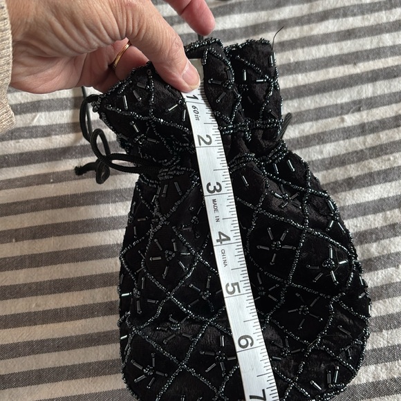 Sweet Vintage Beaded Drawstring Purse! - Picture 3 of 9